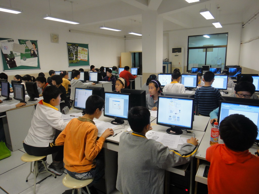 2012徐匯區“五十四中”杯中學生計算機應用操作競賽 軟件開發賽項精彩紛呈